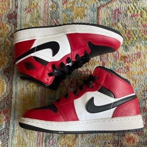 Y Jordan mid’s black toes